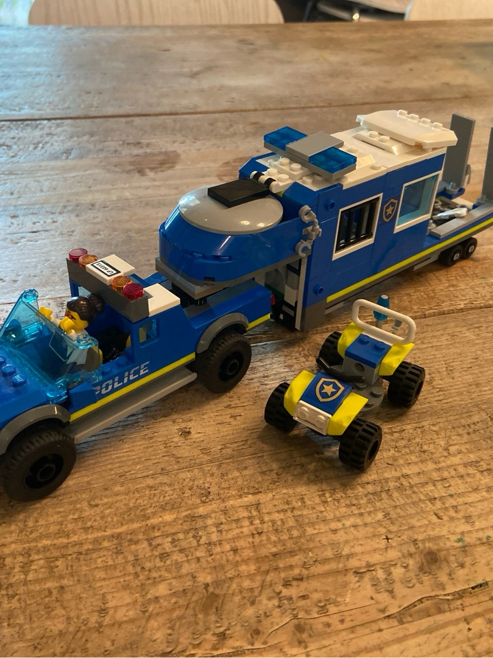 LEGO City Police Mobile Command Truck 60315 Partial Set (h)